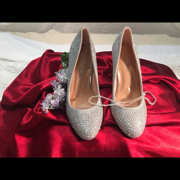 Sparkling silver heels with small crystals - Picture 4 of 12